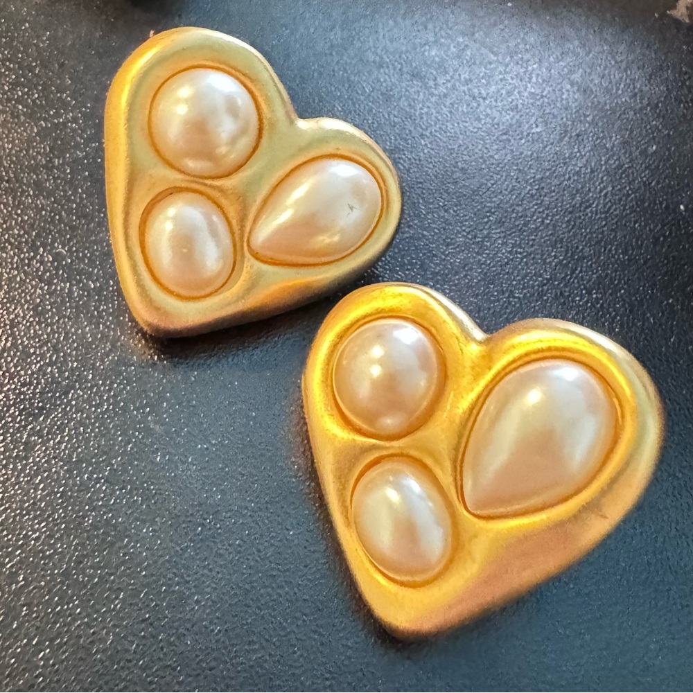 GIVENCHY Vintage 1980s Elegant Gold Heart Earrings - Picture 3 of 7